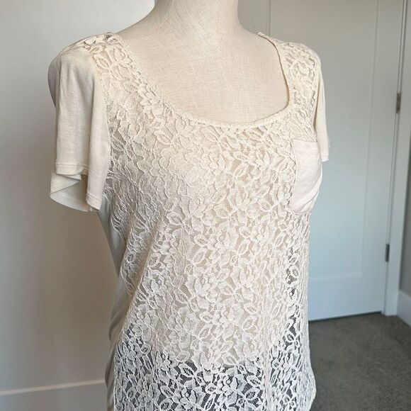 Hinge Lace Top - Picture 2 of 8